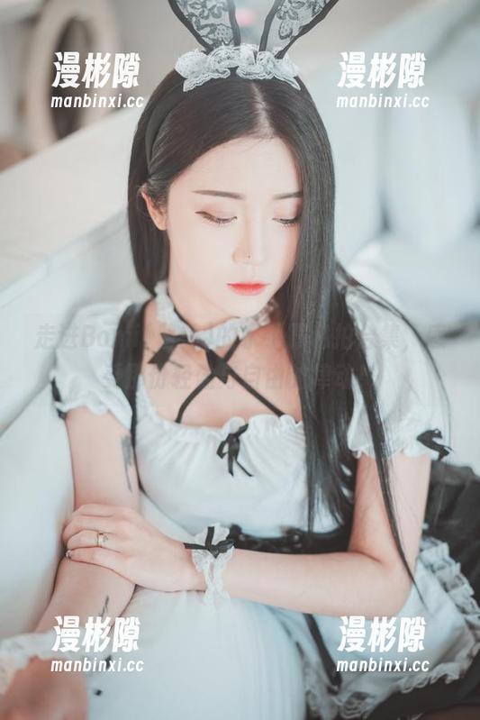 走进Bomi(普美)的水手服私拍合集，感受那份轻盈与自由的律动！