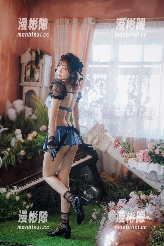 别眨眼，ElyEE子蛇年的原创ISSUMi正在刷新你的cos理解！