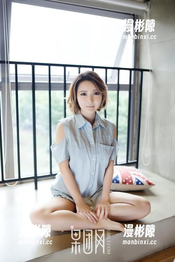 GIRLT果团网 - 校服也风骚！何梦兮Stacy的写真图册，带你一探青春的魅力！