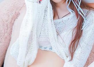 GIRLT果团网 – 在光影中游弋：龚玥菲的JK写真让人沉醉