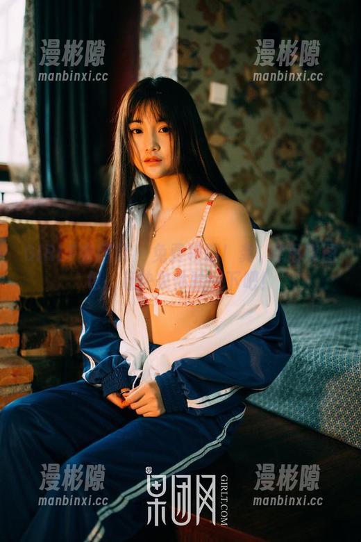 GIRLT果团网 - 免费领取！龚玥菲吊带图包，赶快来体验一下吧！