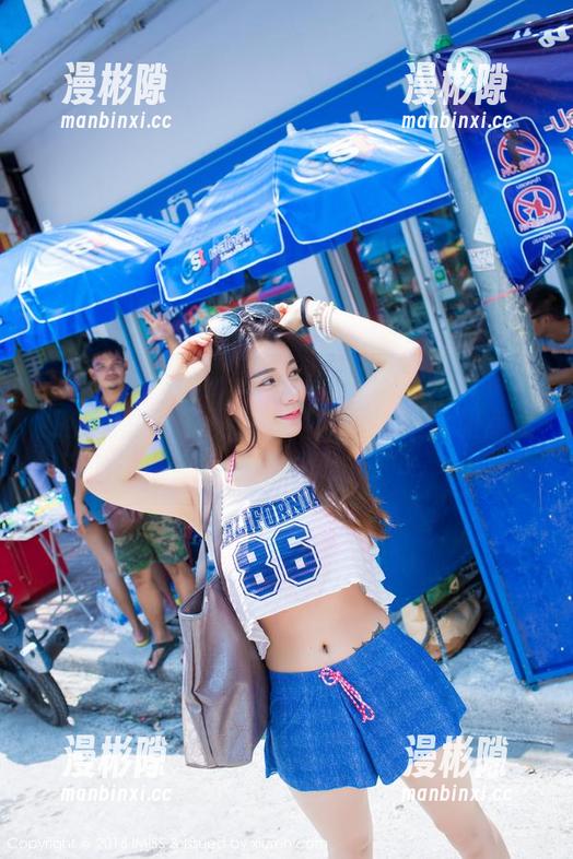 IMiss爱蜜社 - 蕾蕾醒了没的棉袜写真：在沉闷的日子里，她用袜子给生活加点颜色！
