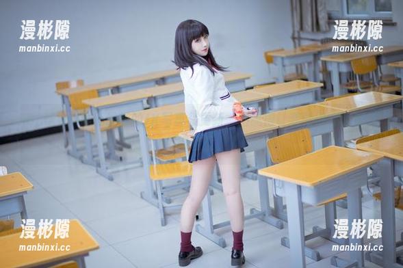 Shika小鹿鹿最新的JK写真集更新，细腻得让我觉得呼吸都变得轻柔。