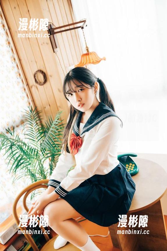在皮衣的包裹中：Sonson(손손)的独特Cos写真体验