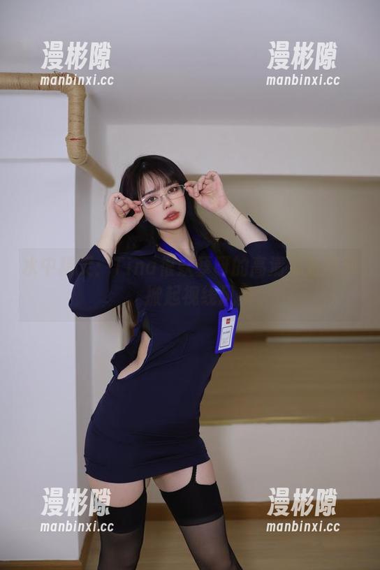 水中精灵：Tina很妖孽呀的高清泳装写真，掀起视线风暴