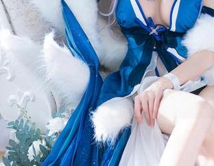 Tomoyo酱的私拍图集：雾枝礼服的优雅与水着的俏皮，你偏爱哪一款？
