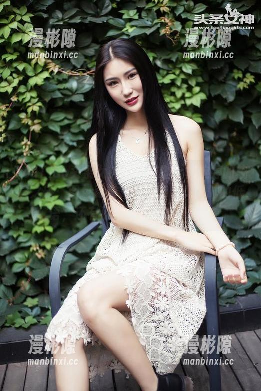 TouTiao头条女神 - 再次踏上郭婉婷的校园之旅：图包更新，仿佛能听见树叶的低语，还有那不可言说的感觉～