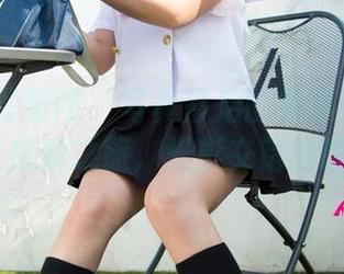 UGirls尤果网 – 写真背后的故事：于梓馨的JK探索之旅，光影交错的瞬间！