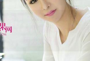 UGirls尤果网 – 颜美汐美图合集：她在泳池里，真是让人怀疑水是不是开启了魔法，因为太好看了！