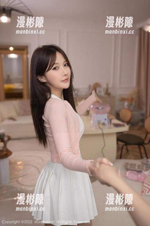 Xiuren秀人网 - 分享Elise谭晓彤的自拍作品集，真的是个小魔女，光线和姿势全都拿捏得死死的！