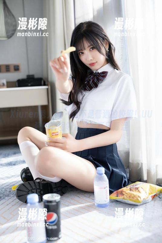 Xiuren秀人网 - 这不是普通的校服！UU酱的套图领你穿越夏日青涩