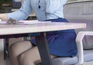 Xiuren秀人网 – 看z杯悠悠眼镜了？无圣光的图片，感觉像在和自我较劲