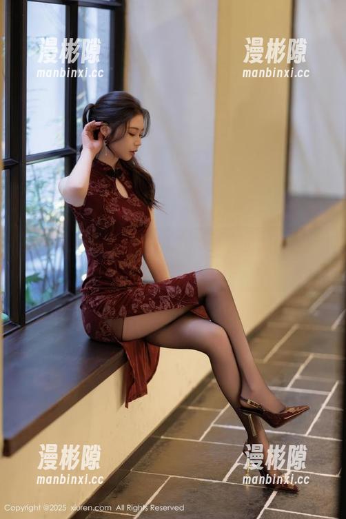 Xiuren秀人网 - 私拍原图里的刘婷婷：天台上的慵懒瞬间