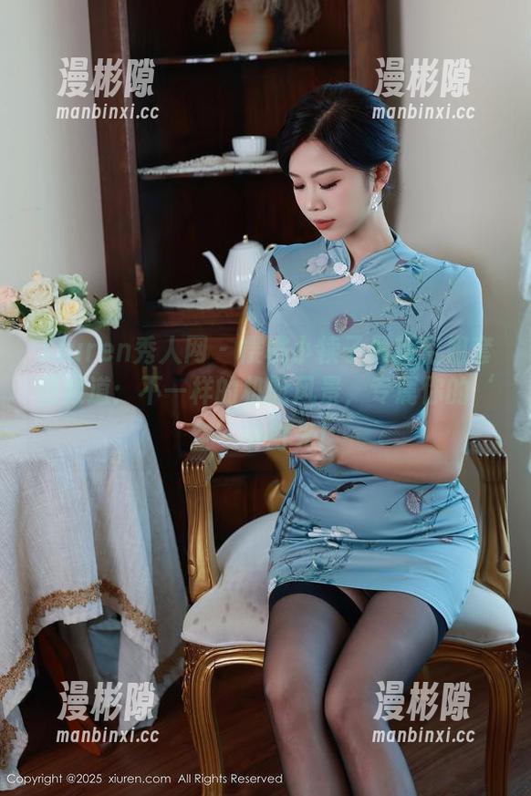 Xiuren秀人网 - 樱桃小犊子最新空姐套图频道：不一样的机舱风景，专属你的‘空’中时光！