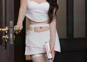 Xiuren秀人网 – 糯美子mini的高清户外作品集：阳光明媚，心情愉悦，快来感受这股“户外幸福感”！