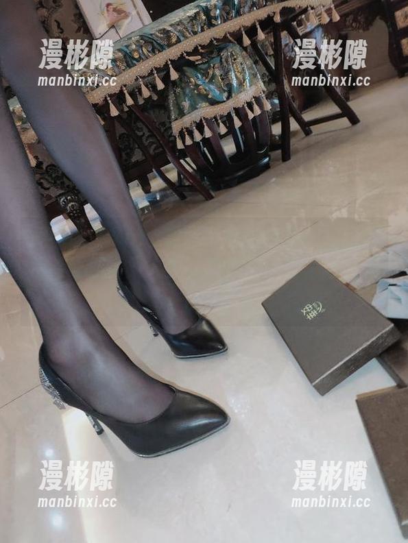 微密圈 - YuYu超甜丫私拍合集：她的清纯能让你怀疑人生，真心想问她怎么做到的？
