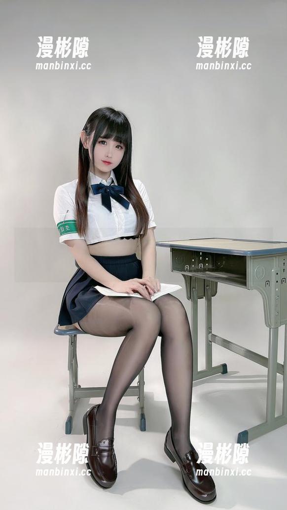 看看这miko酱吖的皮衣写真，谁说夏天不能穿黑？