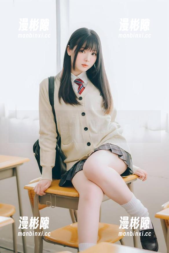 最新！shimo霜月带你进入爱宕女仆的梦幻世界，写真集让你心跳加速！