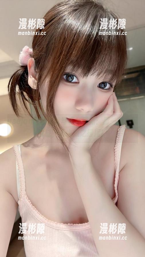usejan蓝蓝短裤写真集更新：那一刻，风拂过，心也随之摇摆！
