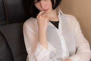 女神一小央泽的最新写真集，甜美与撩人兼具？！