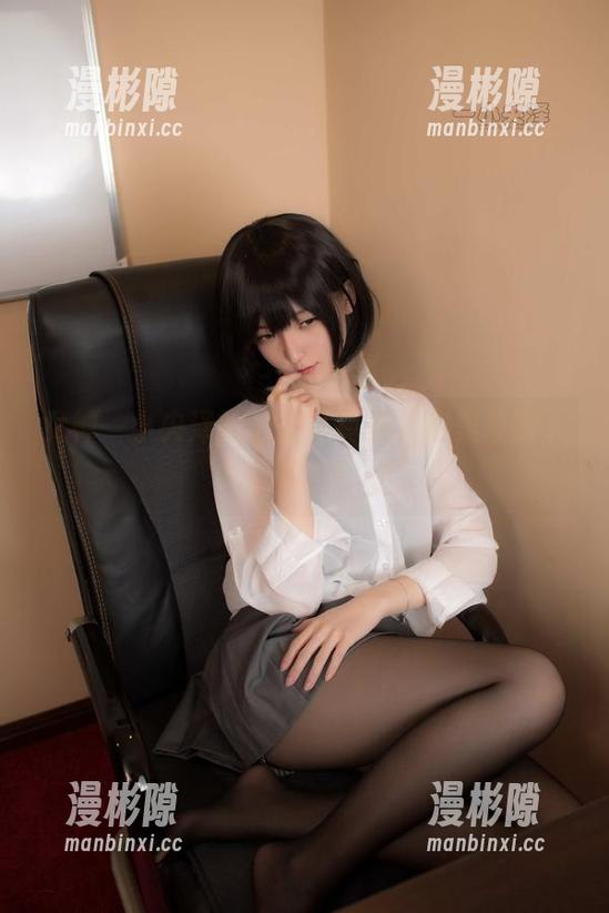 女神一小央泽的最新写真集，甜美与撩人兼具？！