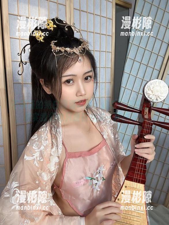 不呆猫的纯白高清写真：追求完美的生活，其实我们也只是在追求一杯白开水。