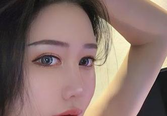 微密圈 – 说好的比赛呢？不爱笑的赛琳私拍原图秀出完美身材，看来我得认真练习一下‘假装很羡慕’的表情了。