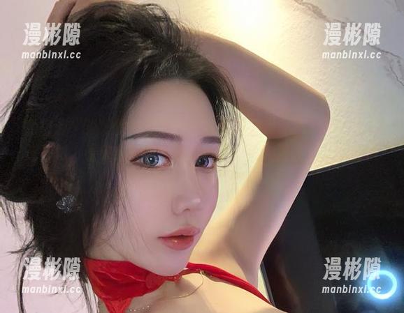微密圈 - 说好的比赛呢？不爱笑的赛琳私拍原图秀出完美身材，看来我得认真练习一下‘假装很羡慕’的表情了。