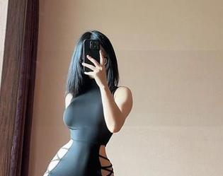 微密圈 – 俏妞qiaoniuTT与奶牛的私拍美图，光线打在她身上，真的是绝了！