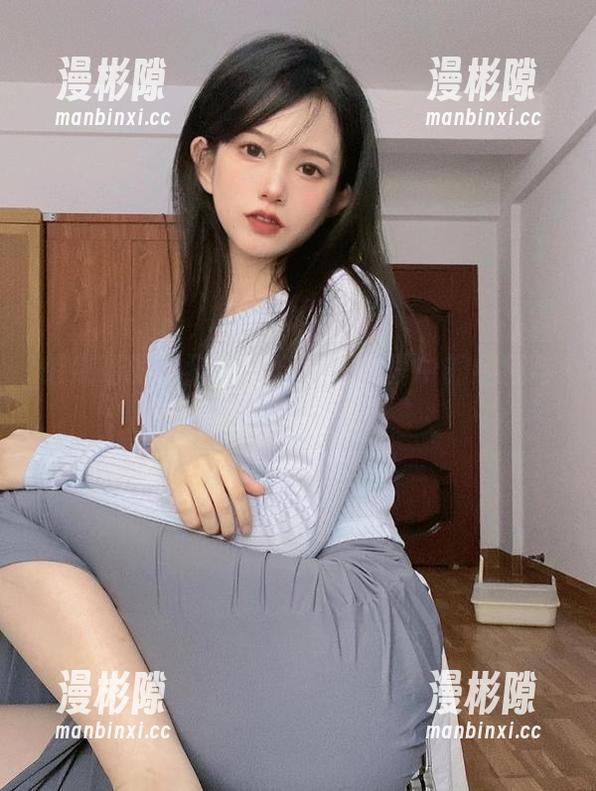 倦倦喵 倦倦喵的黑猫写真全集:低语中的缱绻与静谧