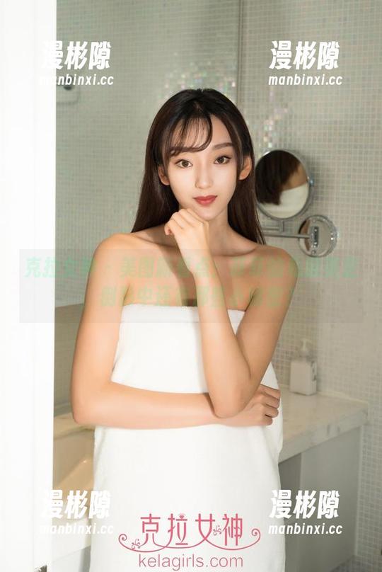 克拉女神 - 美图新看点：菲菲的私房美足，倒影中还有那些小秘密？
