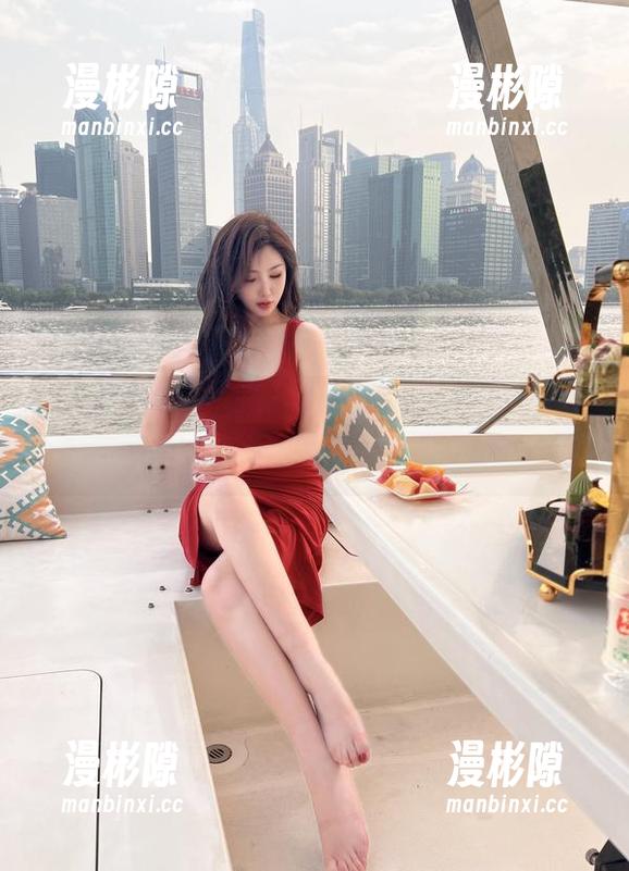 微密圈 - 免费获取周妍希的魔鬼黑VS诱惑白，能否引爆你的审美雷达？