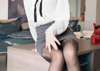 嗲囡囡 – 女王的气息：探秘程慧娴Phoebe的写真与原图，感受那份不同寻常