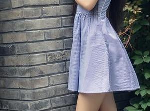 头条女神 – 何娇娇长腿写真，腿部多到让你怀疑自己眼光！