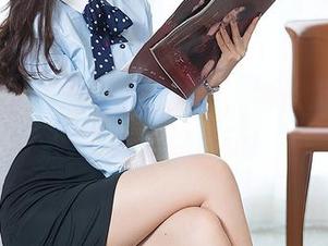 头条女神 – 无敌姐姐魅力，娜依灵儿的美图图包让你心动！