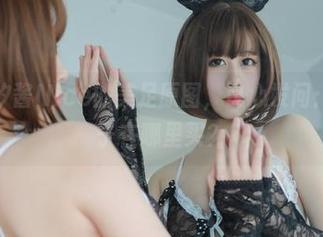翻看奈汐酱Nice的美足原图，良心发问：她的袜子在哪里买？