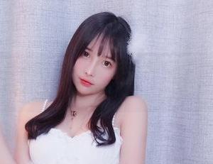 最新力作！小小奶瓶儿“白开水毛衣定制版”，真是朴素又带感呀！