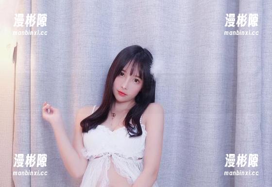 最新力作！小小奶瓶儿“白开水毛衣定制版”，真是朴素又带感呀！