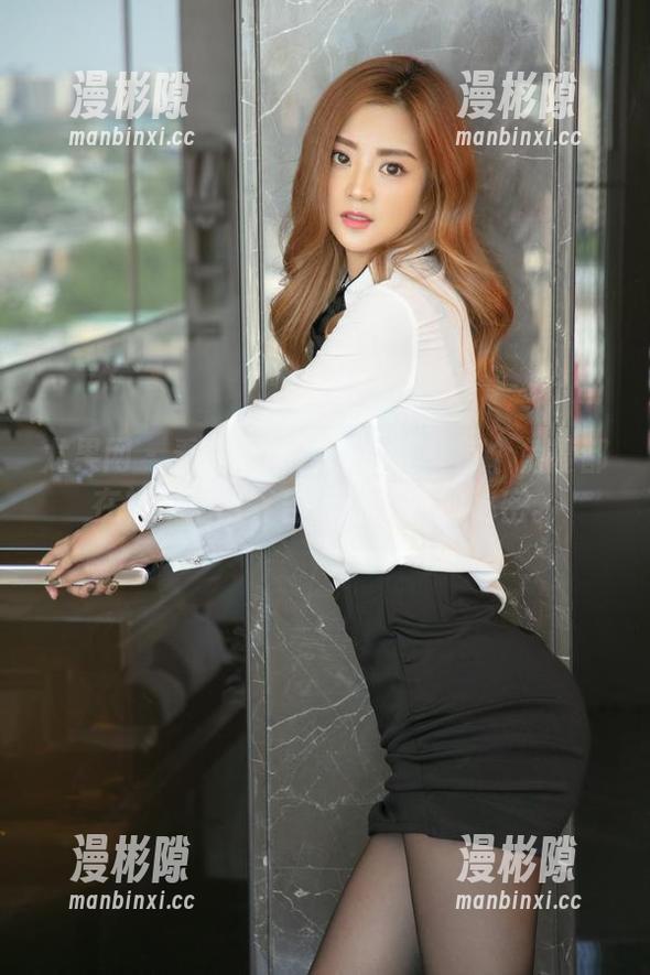 尤果网 - 看李焱的套装写真：每个角度都在轻声细语，告诉你美丽的秘密。