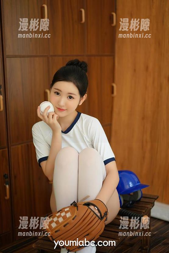 尤蜜荟 - Yomi悠蜜的办公室探秘：写真集更新，惊喜就在你我之间！