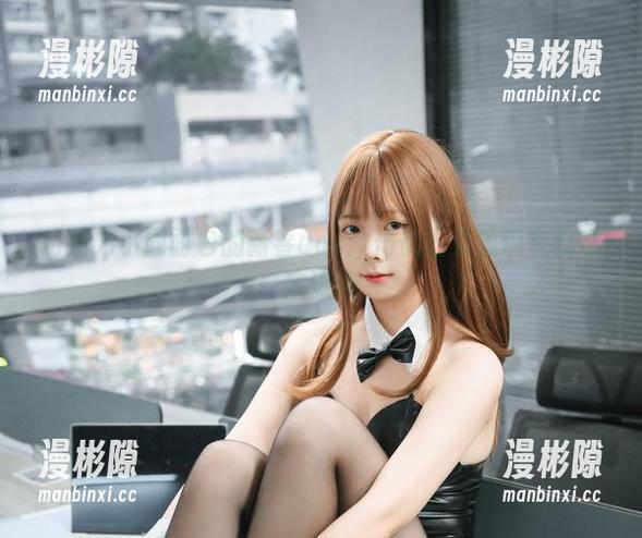 巧克力小圆面包的新春cos：仿佛五更琉璃在我心底流淌