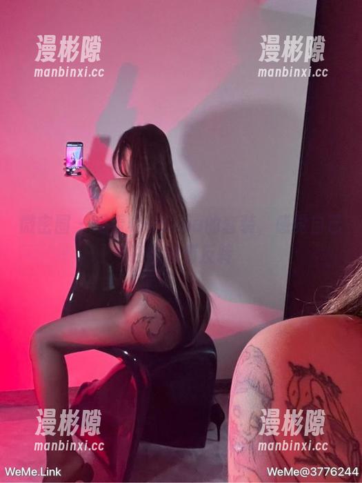 微密圈 - 观看希希Gina的套装，感觉自己在被剧情反转
