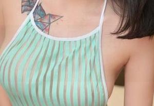 推女神 – 易阳的裤里丝套图更新——你有没有被这个美丽的春天晃到？