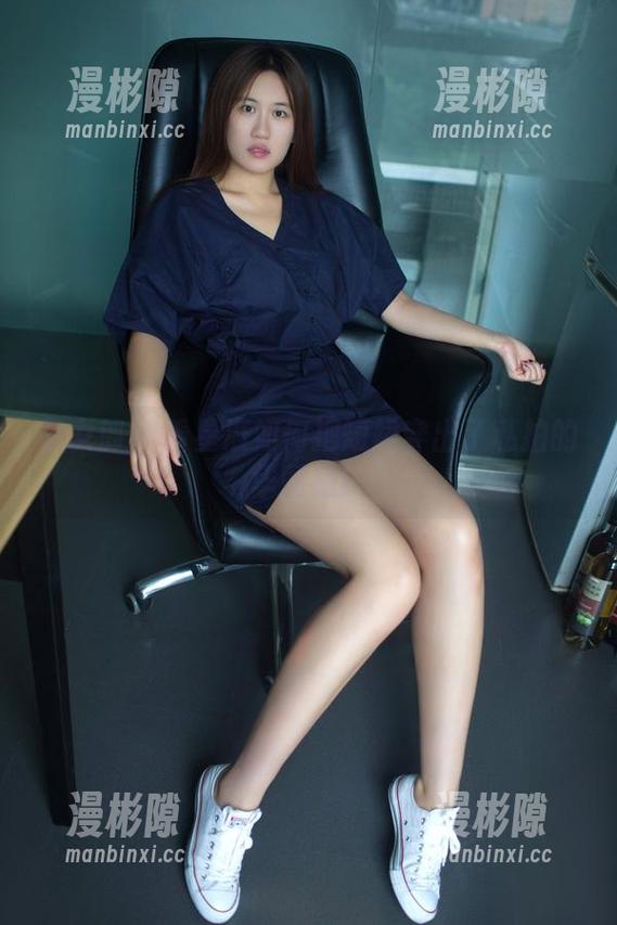 推女郎 - 看星辰如何把短裙穿出了私拍的华丽感！
