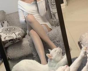 微密圈 – 提袜少女微信朋友圈系列：无圣光图集中流露的神秘感！
