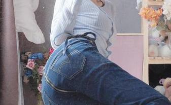日奈娇&网盘：下属太太的写真，光影交织的美丽