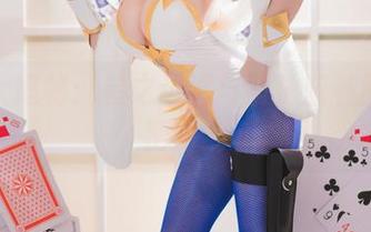 福利大揭秘：星之迟迟与蒂法蓝礼服的亲密时刻