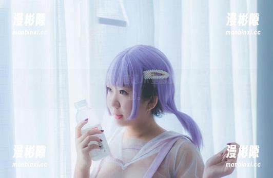 甜糖大魔王最新写真大公开，普通JK里的那份纯真，让人心里暖暖的。