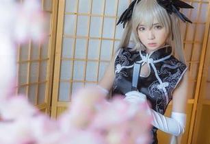 疯猫ss的化蝶图包：看她如何把诗意与狂野融合在一起！