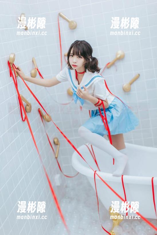 疯猫ss的蓝灰JK全套写真，让我恍惚了一秒。